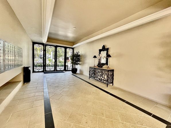 17400 Burbank Blvd #127