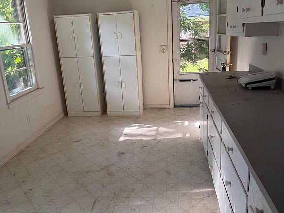 4th image of 357 Harvard Ct