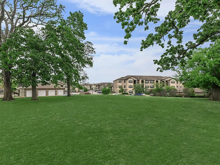 Town Creek Village Apartments — Photo 26