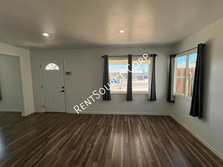 222 E Virginia Way — Photo 4