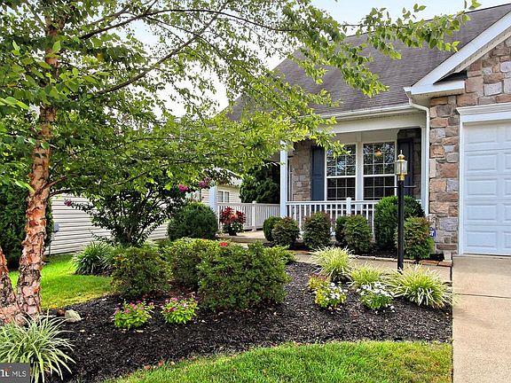 3rd image of 16904 Four Seasons Dr