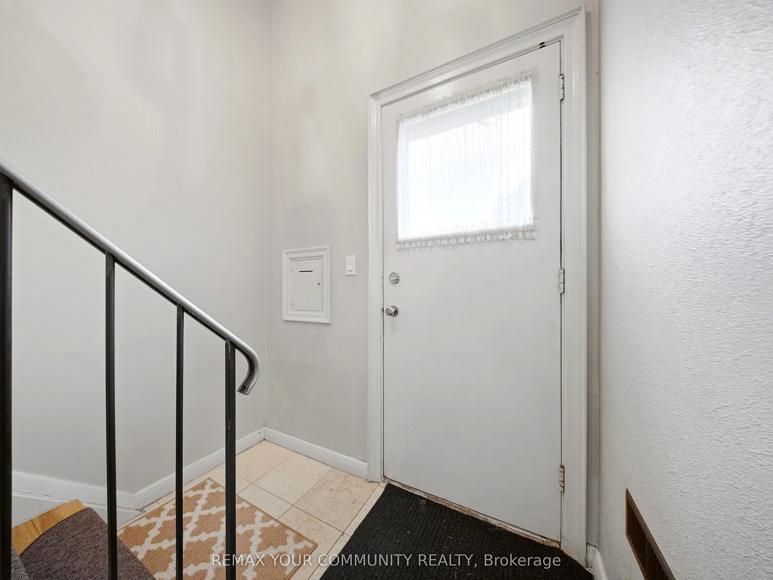 10 Tinder Cres — Photo 2