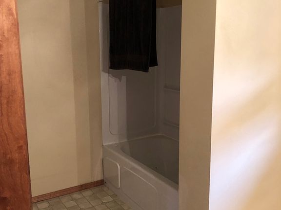 Bathroom 1. Jet tub, laundry