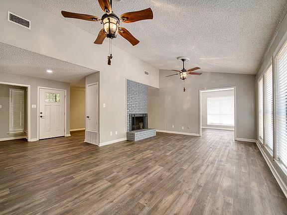 3rd image of 810 Redbud Ln