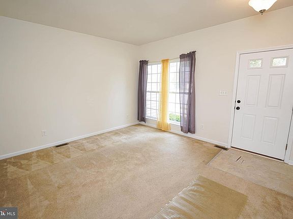 5th image of 423 Stream Valley Ct