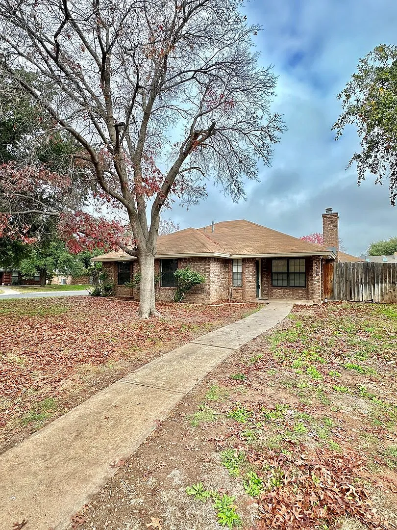 Coming Soon | Spacious Home In The Southland Neighborhood! — Photo 3