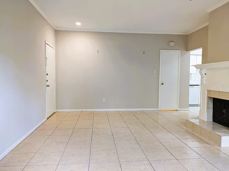 2100 Tanglewilde St #421 — Photo 13