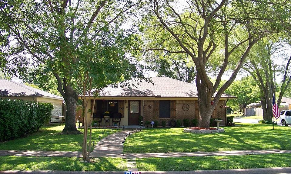 1st image of 800 Quinette Dr
