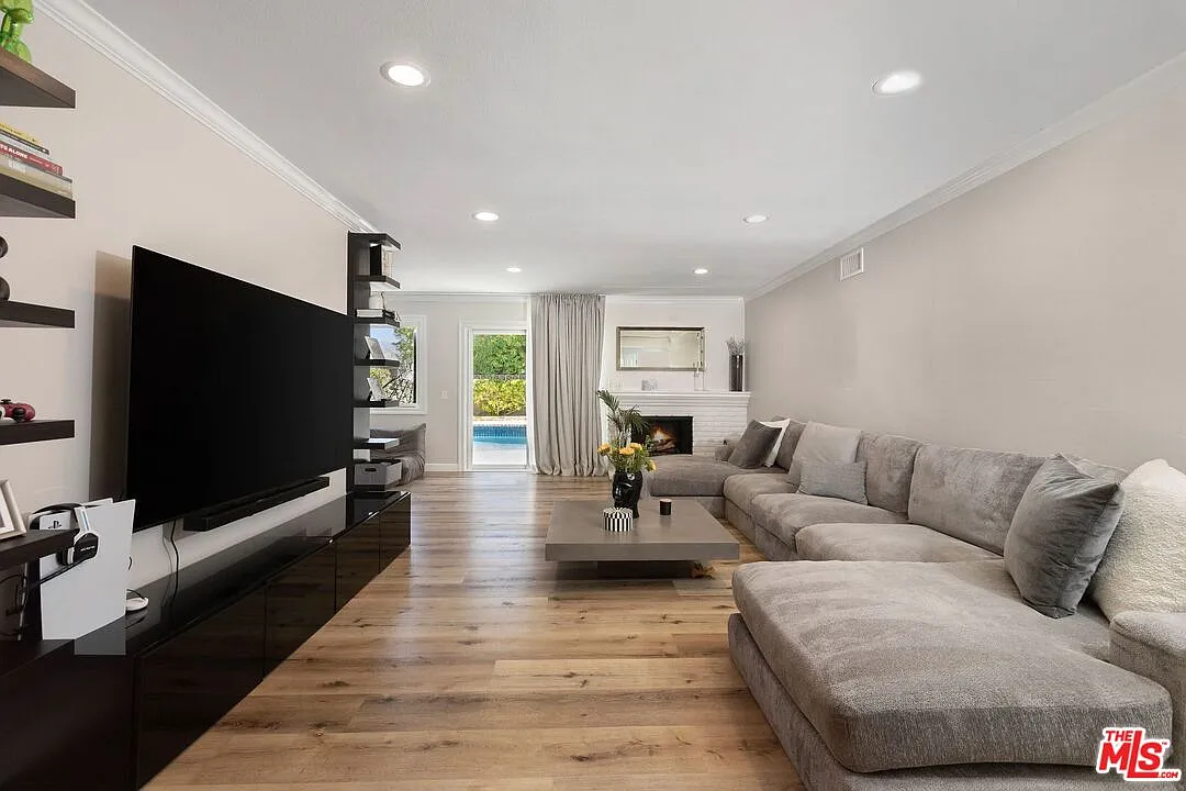 3 bed, 2.0 bath, 1794 sqft, $5,500 — Photo 4