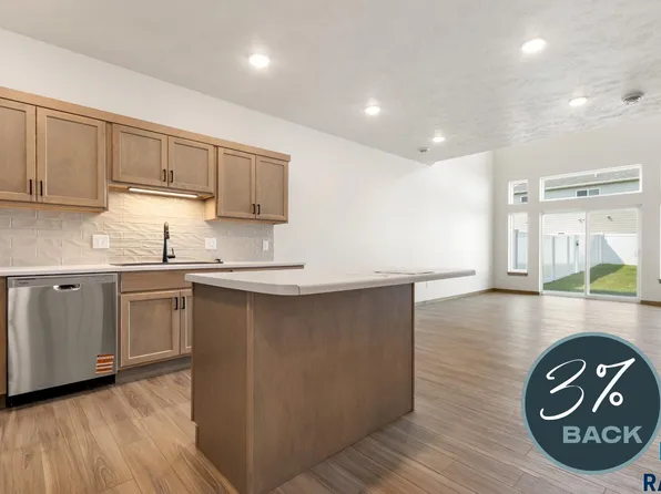 2402 E Jetty Pl, Sioux Falls, SD 57108
