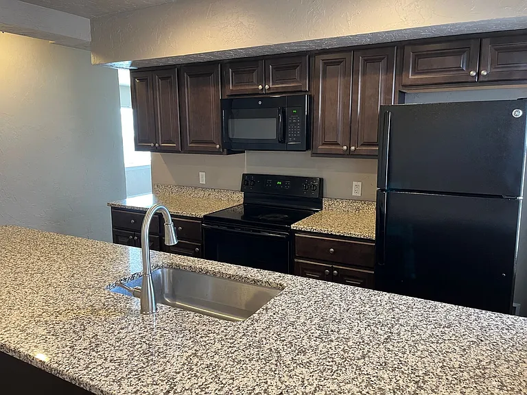Elm Terrace Apartments — Photo 29