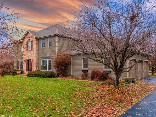 10006 Lakewood Rd, Crystal Lake, IL 60014