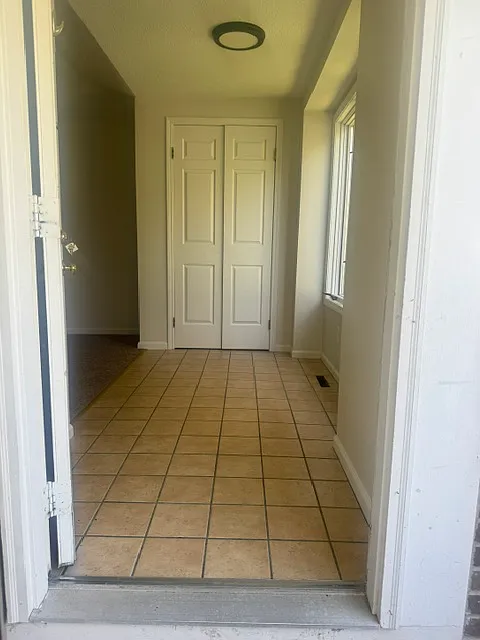 3 bed, 2.5 bath, 1613 sqft, $2,695 — Photo 2