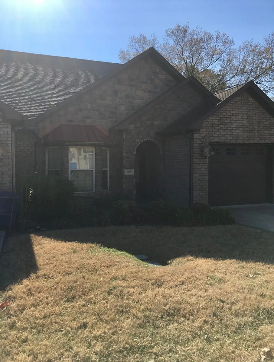 Building Photo - 205 W Cobblestone Ct