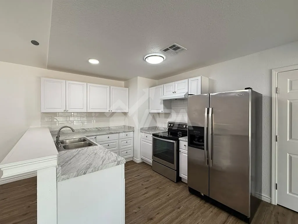 4 bed, 1971 sqft, $2,400 — Photo 4