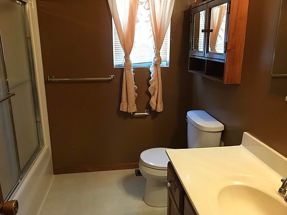 2nd image of 825 N Bagby Ave