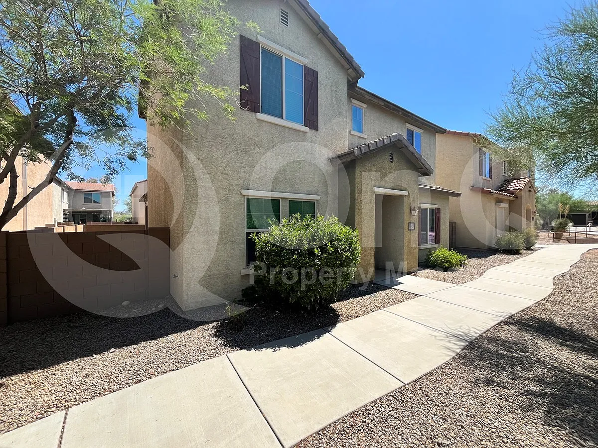 4 bed, 3.0 bath, 2447 sqft, $2,095 — Photo 4