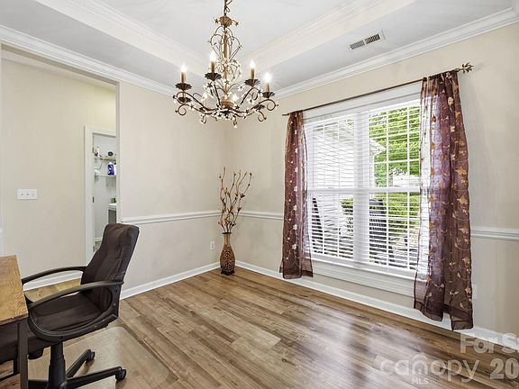 5th image of 16106 Cloverleaf Ct