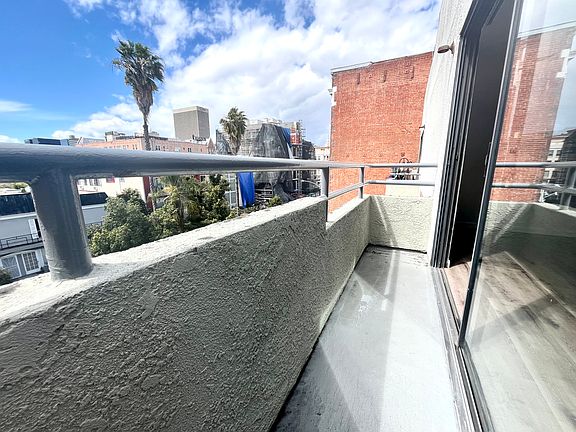 5th image of 724 S Berendo St