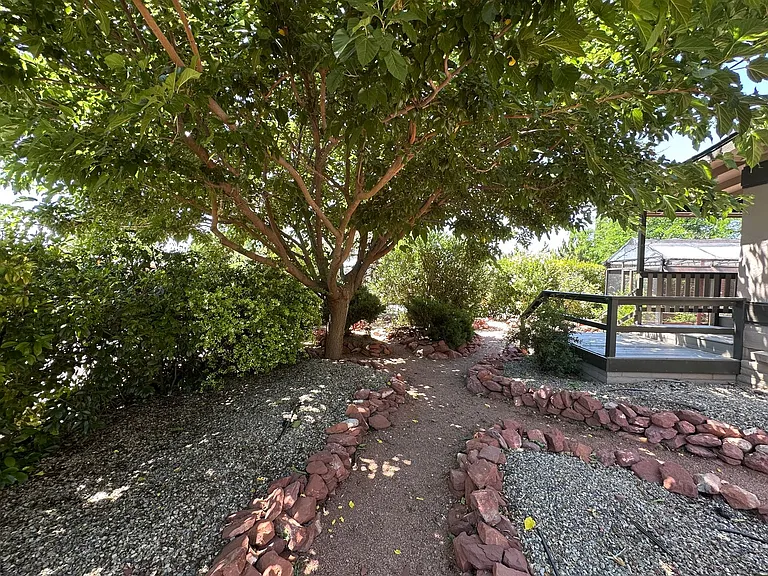 2510 Arrowhead Rd — Photo 3