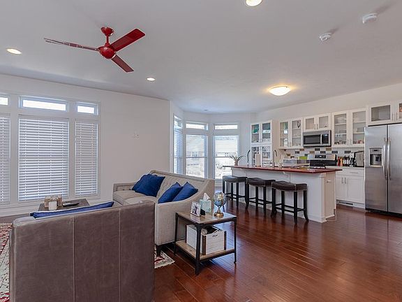 4th image of 75 Ashbourne Dr