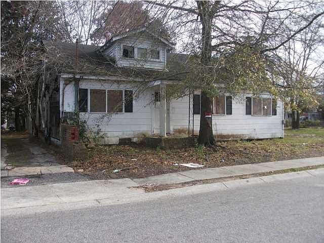 1st image of 1813 Carlton St