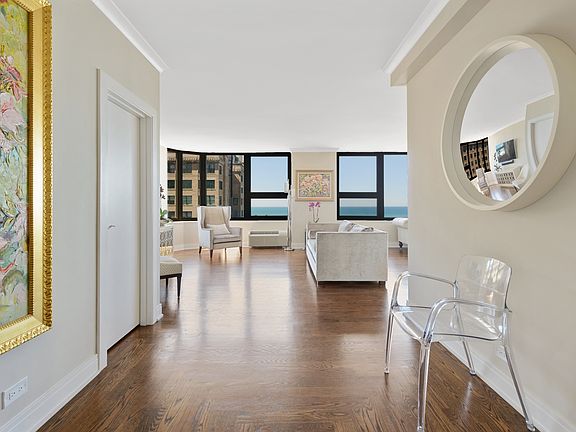 4th image of 221 E Walton St #18E
