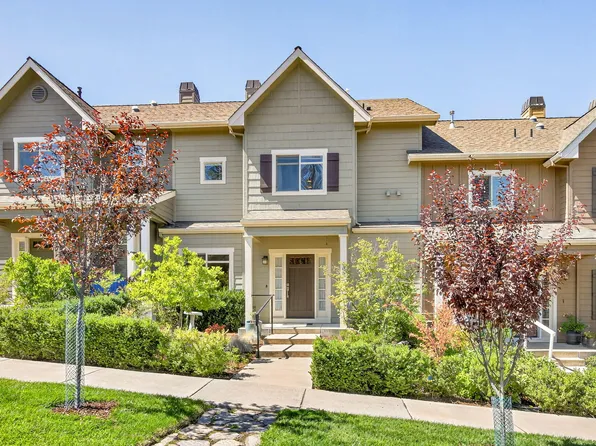 985 Camelot Dr, Ashland, OR 97520