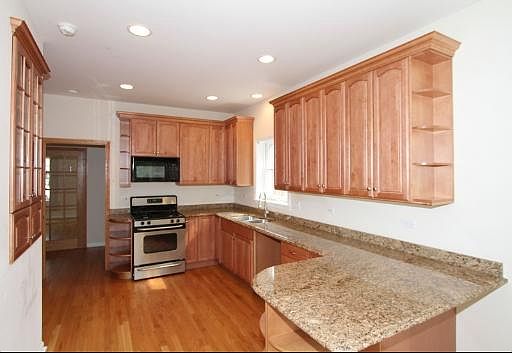 2nd image of 5227 W Davis St