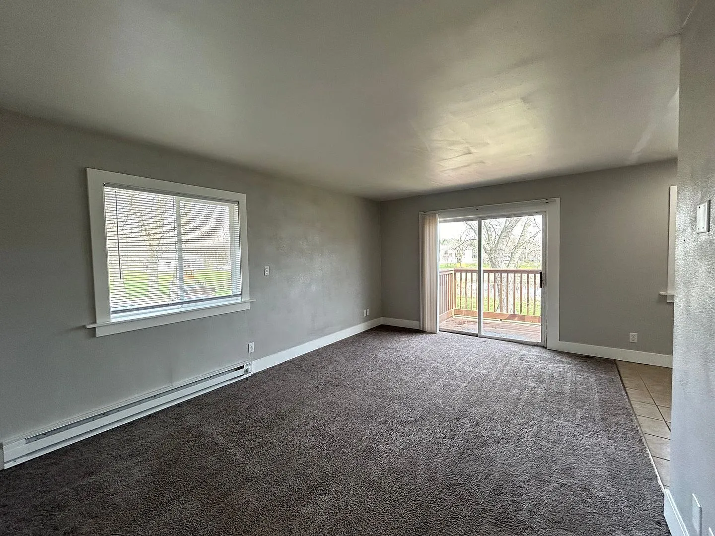 2 bed, 1.0 bath, $1,095 — Photo 3