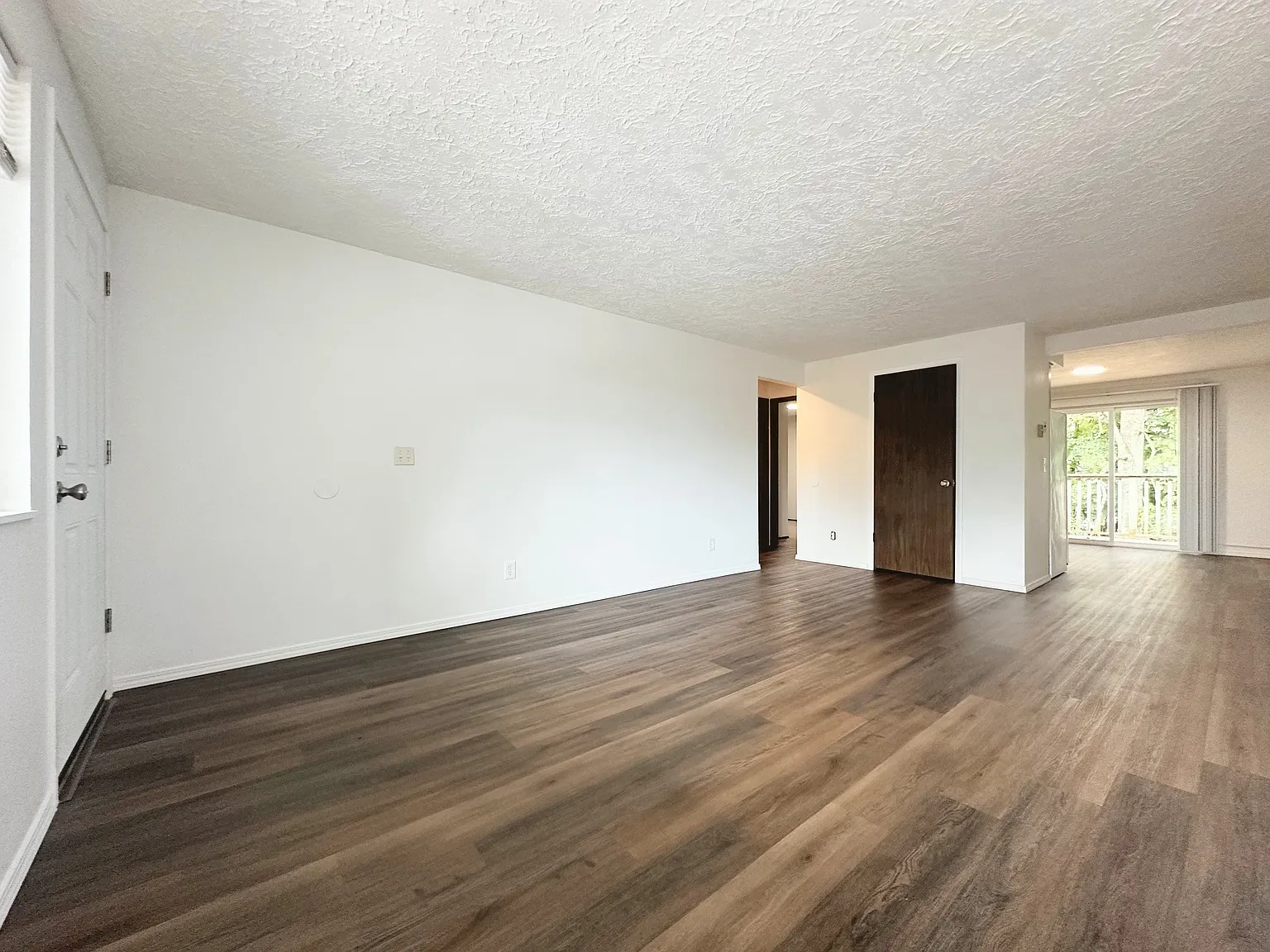 2 bed, 900 sqft, $1,300 — Photo 3