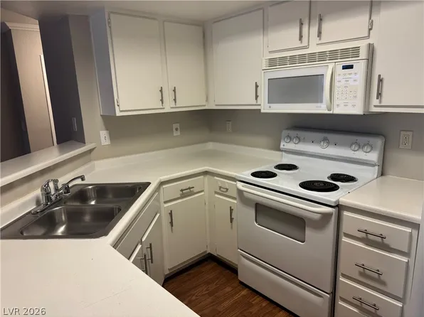8600 W Charleston Blvd APT 1136, Las Vegas, NV 89117