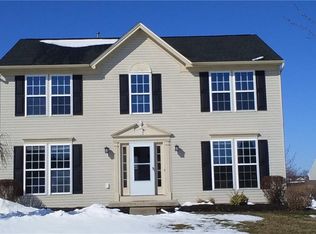 6404 Cherrywood Ln, Lockport, NY 14094