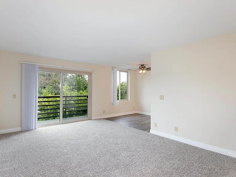 Burbank Gardens Apartments — Photo 10