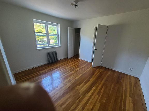 4th image of 260 Broad Ave #B3