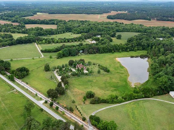 4th image of 10 Mountain Breeze Rd