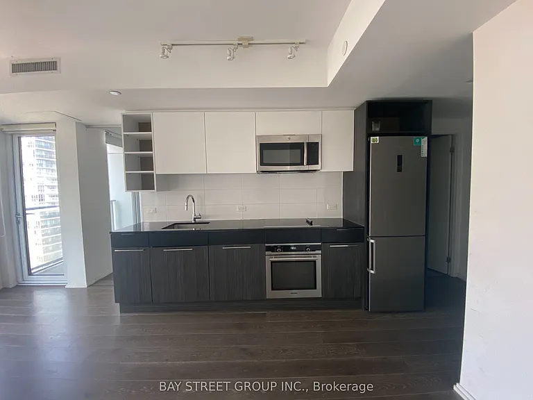 68 Shuter St #2709 — Photo 8