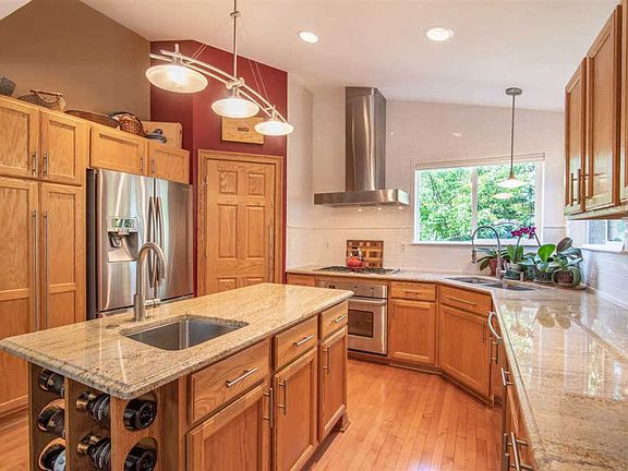 5th image of 54866 Walnut Dr