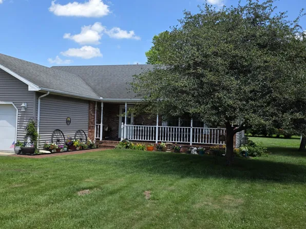 609 Cedar St SW, Demotte, IN 46310