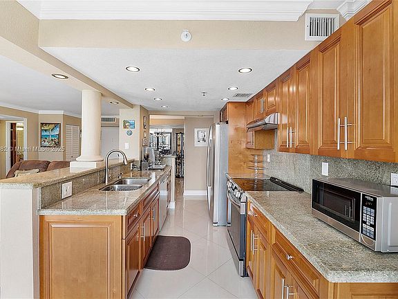 5th image of 210 174th St APT 902