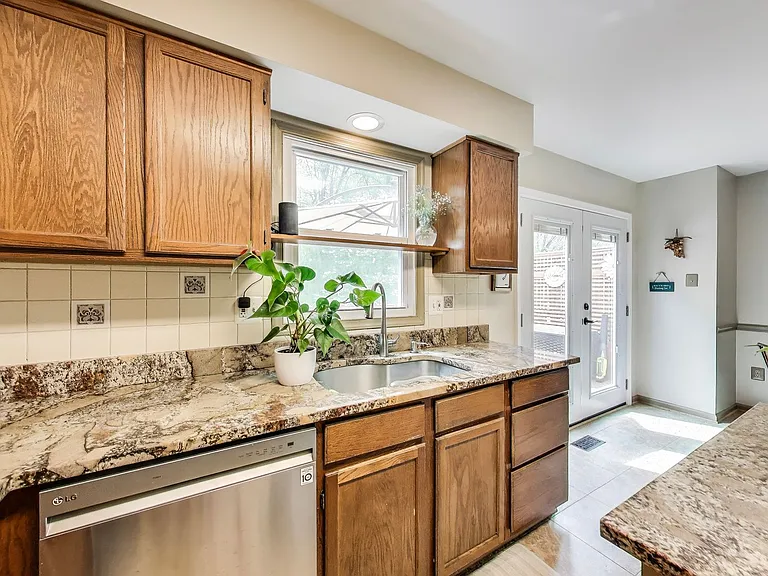 13630 Cedar Creek Ln — Photo 9