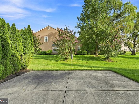 4th image of 1902 Doral Dr