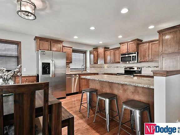 3rd image of 205 Itan Dr