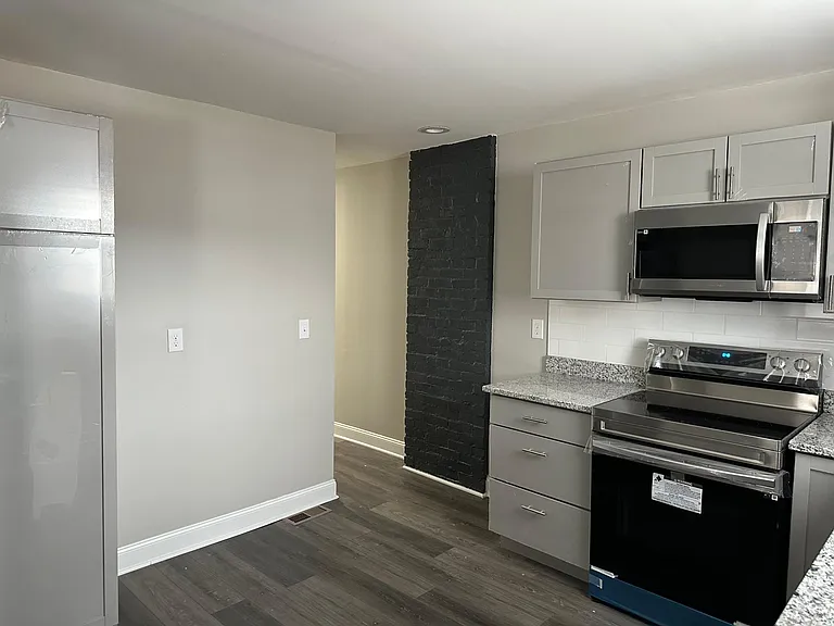 1488 E Fulton St — Photo 6