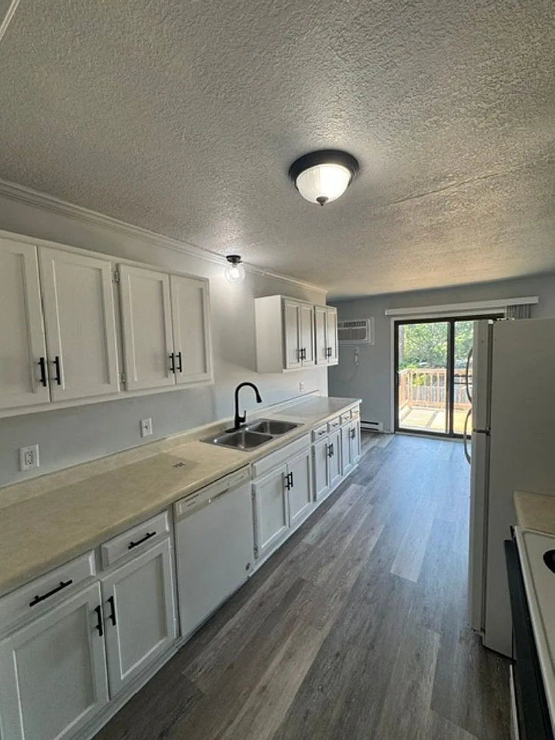 300 Jay Ray Ct — Photo 4