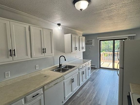 4th image of 300 Jay Ray Ct #5