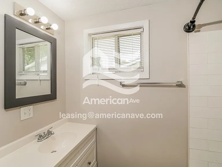 1833853_012_wm_-_main_bathroom_13116434.jpg