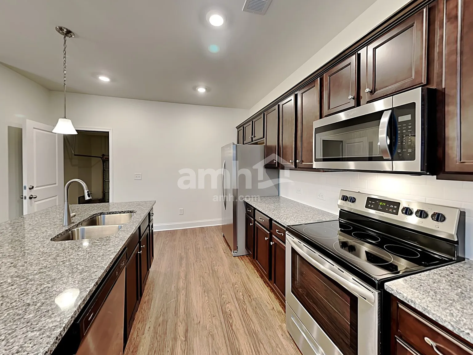 4 bed, 3.5 bath, 2524 sqft, $2,525 — Photo 3
