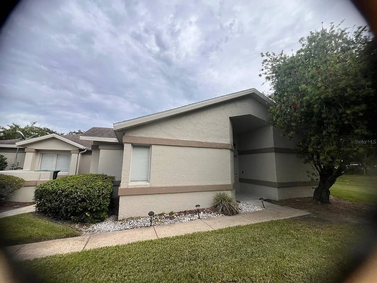 3 bed, 2.0 bath, 1348 sqft, $2,400 — Photo 4