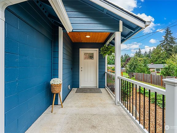 3rd image of 2020 Shamrock Drive NW